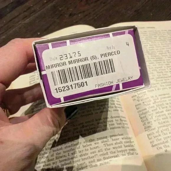 Lia Sophia rectangle clear silvertone earrings new  in box - Picture 6 of 7